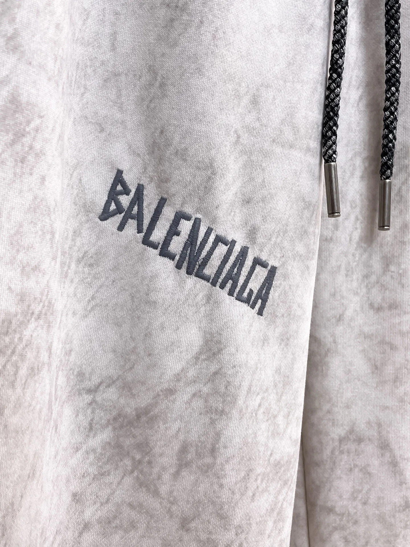 Balenciaga 🆕2026 Autumn and Winter New Arrival Casual Pants! The official website will be released simultaneously. Brand Classic LOGO casual pants, customized fabrics, excellent comfort and strong touch. Highly recognisable, perfect appearance and craftsmanship. Size:M-3XL